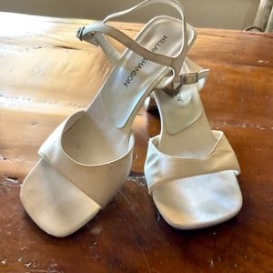 Hillary and Hanson Women’s Ivory heels, 9 1/2 M